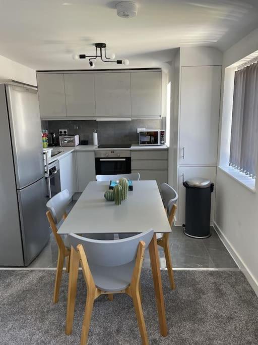 Paradigm House, Modern 2-Bedroom Duplex Apartment 2, Free Parking, オックスフォード エクステリア 写真