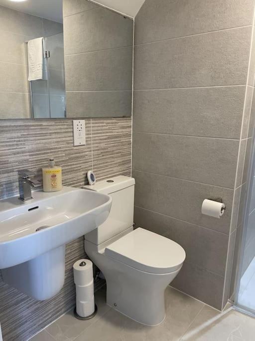 Paradigm House, Modern 2-Bedroom Duplex Apartment 2, Free Parking, オックスフォード エクステリア 写真