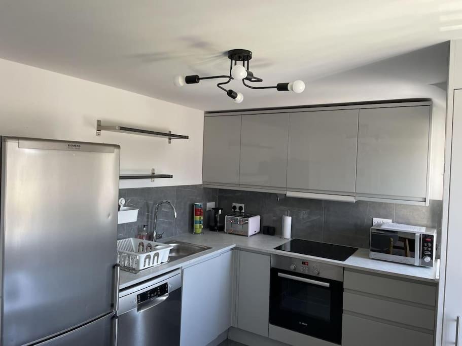 Paradigm House, Modern 2-Bedroom Duplex Apartment 2, Free Parking, オックスフォード エクステリア 写真